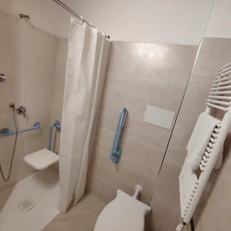 Πανσιόν Dimora Del Corso 4*